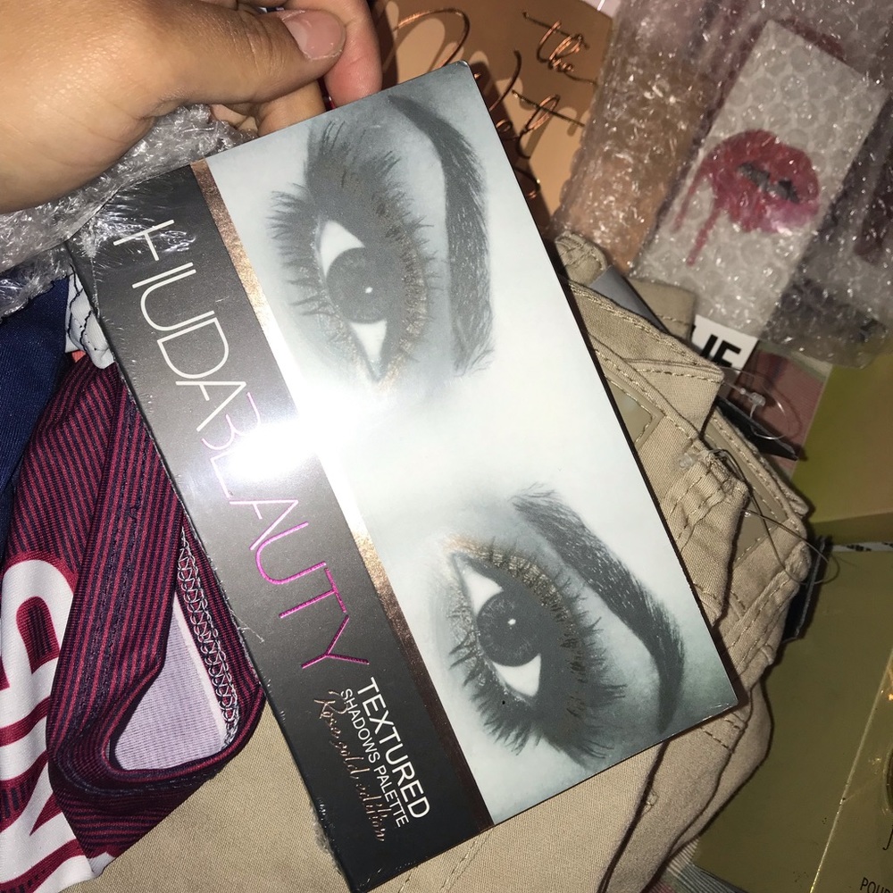 HUDABeauty Rosegold Edition eyeshadow palette